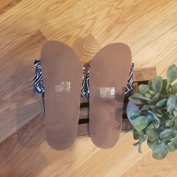 LuLus Lust 4 Life Slide Sandals - Picture 6 of 7